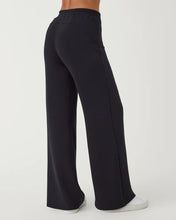 Load image into Gallery viewer, SPANX Air Essentials Wide Leg Pants Black
