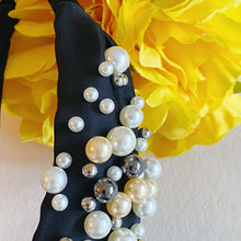 Load image into Gallery viewer, Cluster Pearls Knotted Headband
