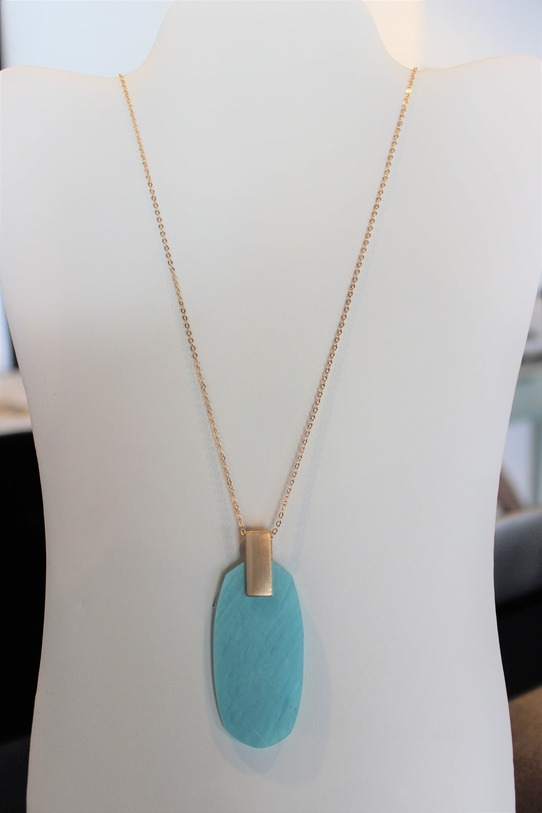 Turquoise Lucite Dropped Necklace