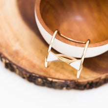 Load image into Gallery viewer, Gold Cuff White Pearl

