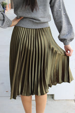 Load image into Gallery viewer, Satin Pleated Midi Skirt
