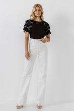 Load image into Gallery viewer, Contrast Edge Ruffle Sleeve Knit Top
