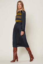 Load image into Gallery viewer, Color Block Long Sleeve Crinkle Midi Dress
