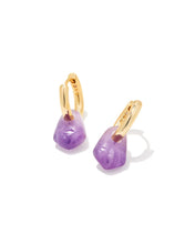 Load image into Gallery viewer, Insley Huggie Earrings in Gold Amethyst
